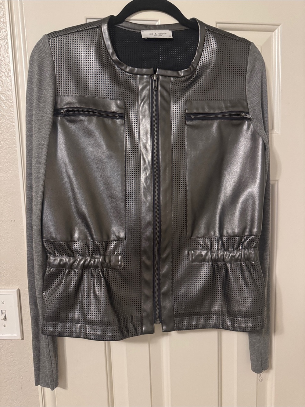 Lola & Sophie medium Women's Gray Faux Leather Front Jacket. Knit sleeves